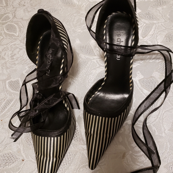 Shoes - Picture 3 of 4